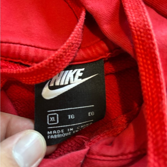 Red nike pullover - Picture 3 of 3